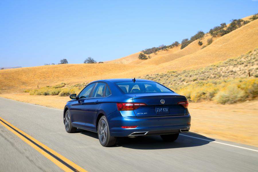  Volkswagen Jetta SEL Premium 2018 года  (NA) (фото 38 из 40)